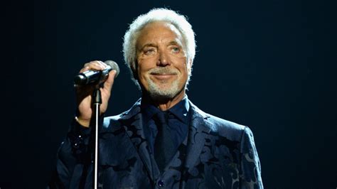  De Triumphant Tones Tour van Tom Jones: Een Muzikaal Spektakel met een Nostalgische Toets